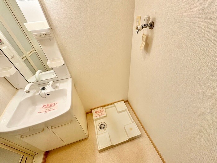 物件内観写真13　(洗濯機置場)