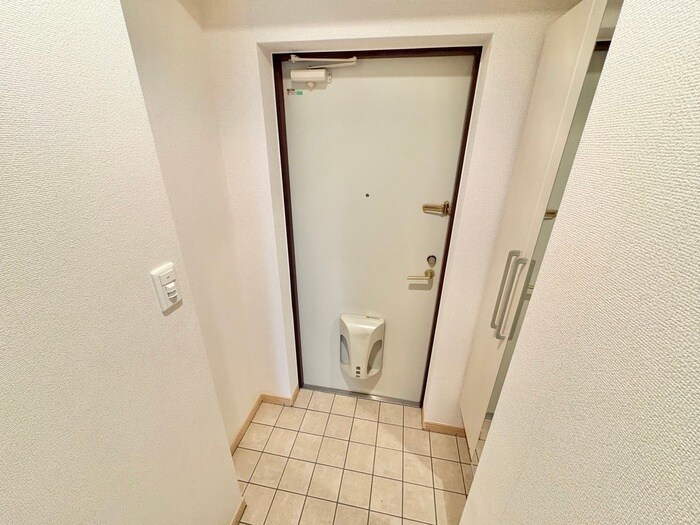 物件内観写真14　(玄関)