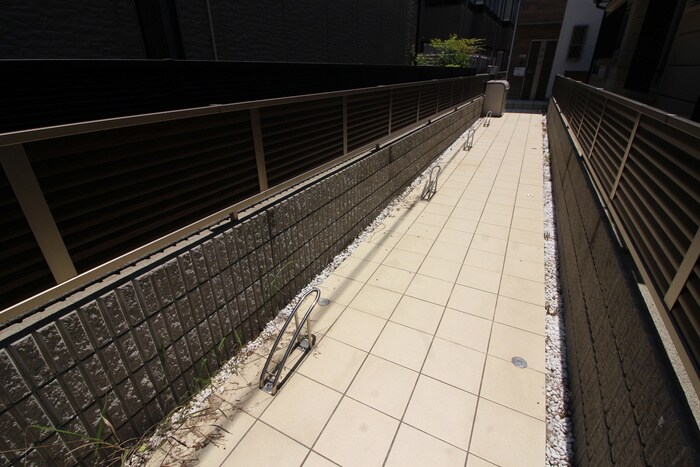 物件外観写真4　(駐輪場)