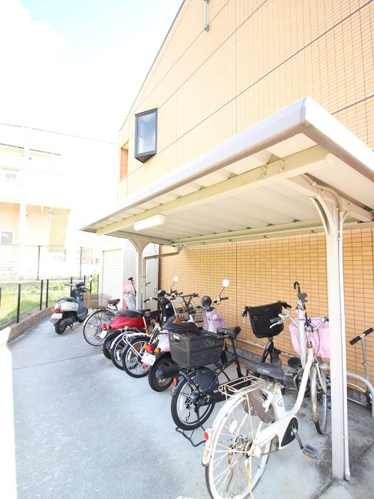 物件外観写真3　(駐輪場)
