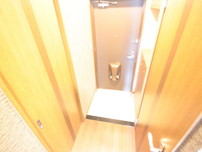 物件内観写真16　(玄関)