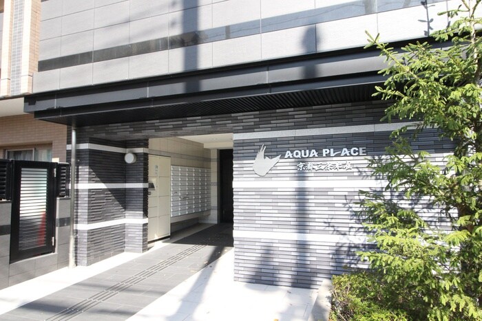 物件外観写真2　(エントランス部分)