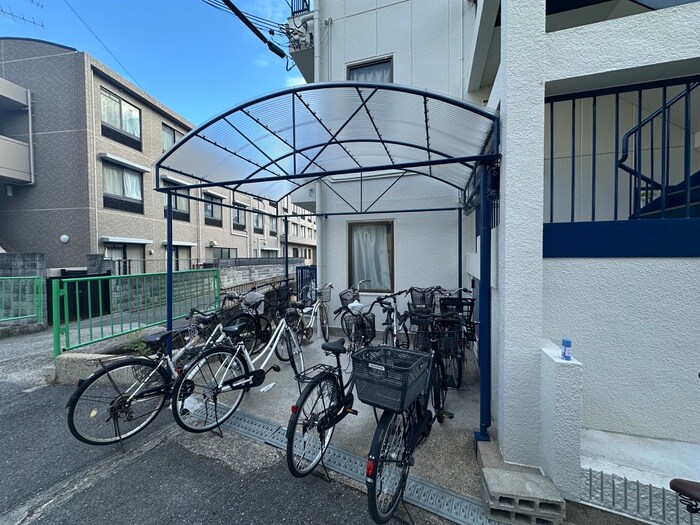 物件外観写真5　(駐輪場)