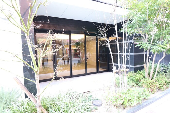 物件外観写真3　(エントランス部分)