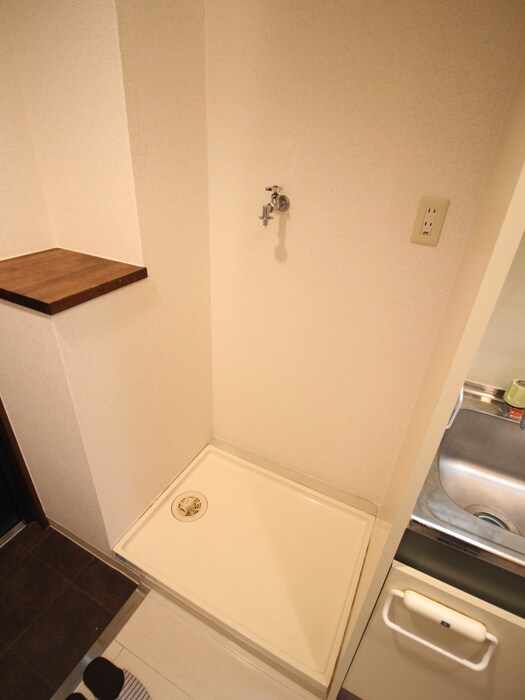 物件内観写真16　(洗濯機置場)