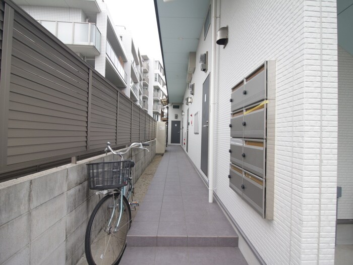 物件外観写真3　(エントランス部分)