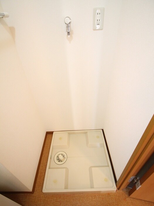 物件内観写真12　(洗濯機置場)