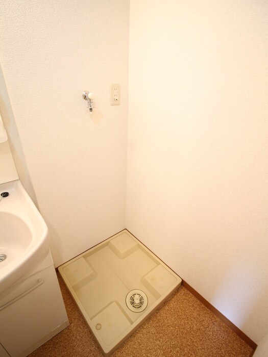 物件内観写真13　(洗濯機置場)