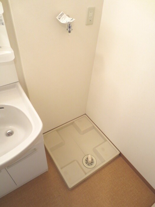 物件内観写真14　(洗濯機置場)