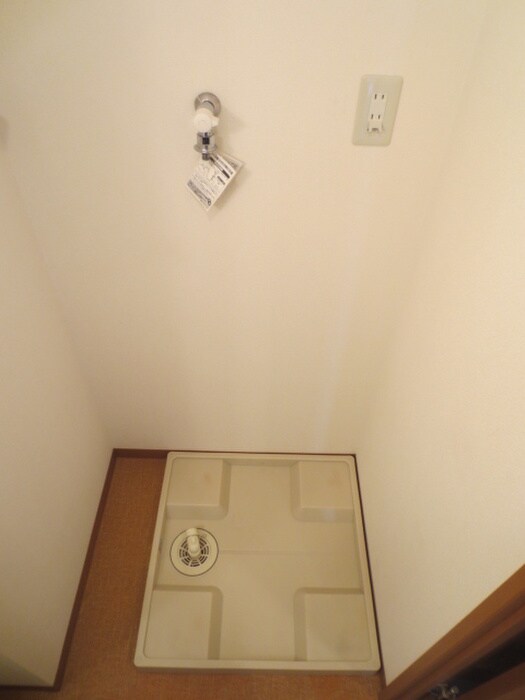 物件内観写真14　(洗濯機置場)