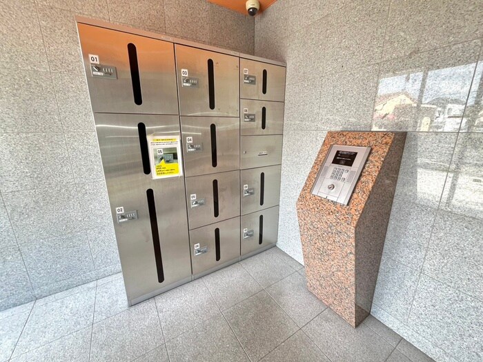 物件外観写真4　(エントランス部分)