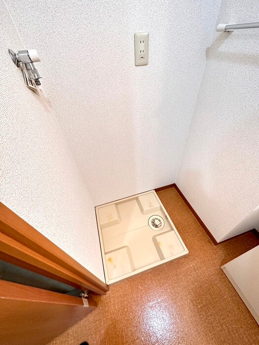 物件内観写真14　(洗濯機置場)