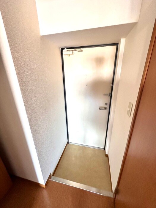 物件内観写真14　(玄関)