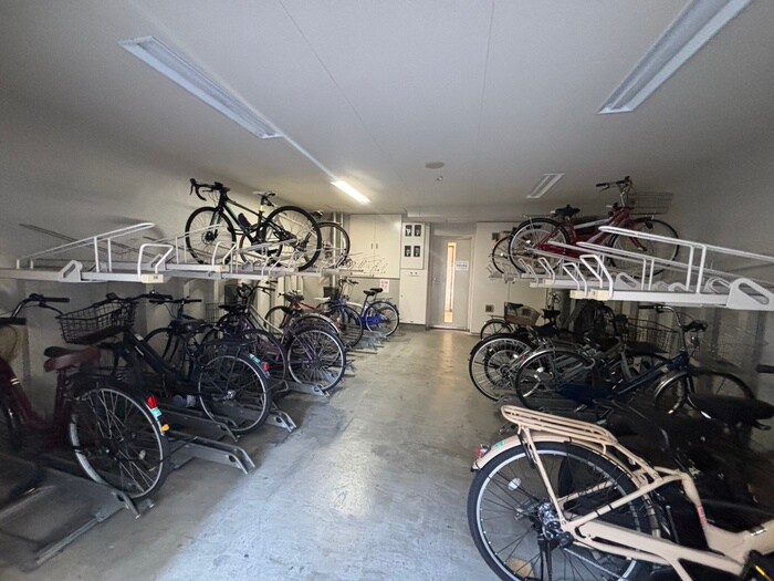 物件外観写真4　(駐輪場)