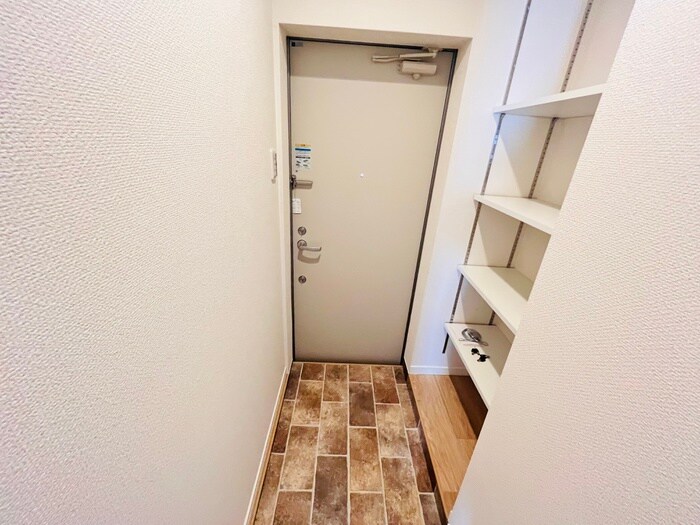 物件内観写真16　(玄関)