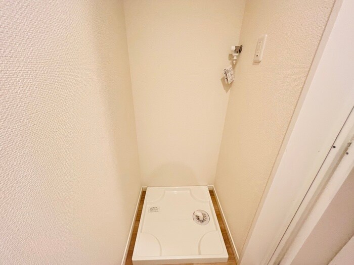 物件内観写真16　(洗濯機置場)