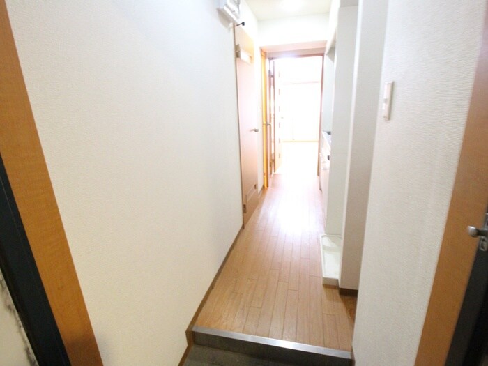 物件内観写真7　(玄関)