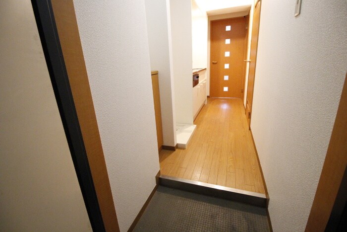 物件内観写真7　(玄関)