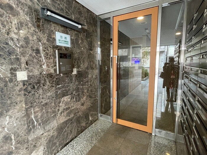 物件外観写真4　(エントランス部分)