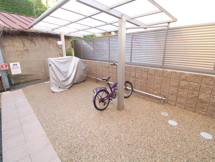 物件外観写真4　(駐輪場)
