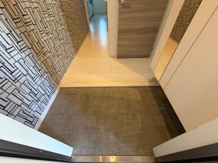 物件内観写真18　(玄関)