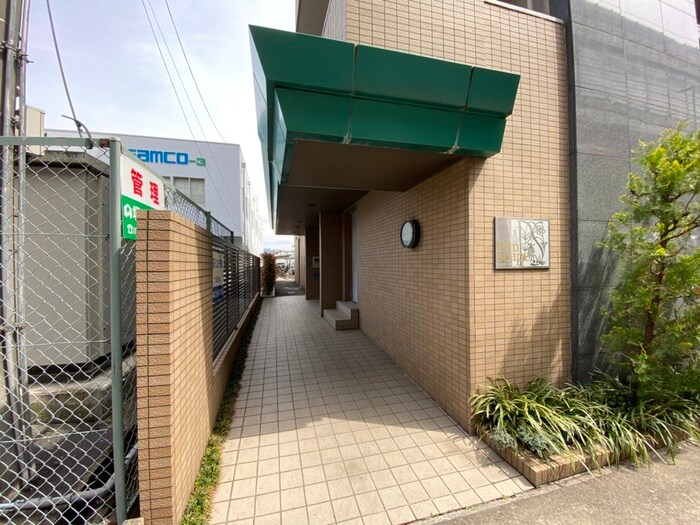 物件外観写真3　(エントランス部分)