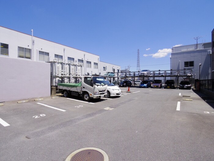 物件外観写真5　(駐車場)