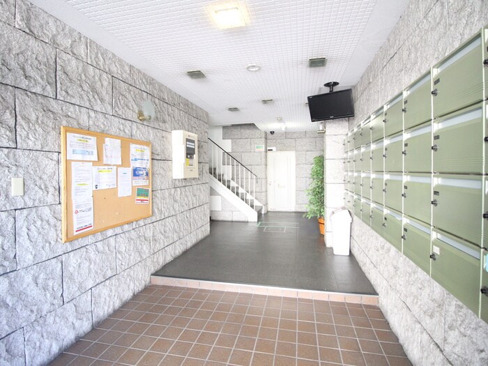 物件外観写真2　(エントランス部分)