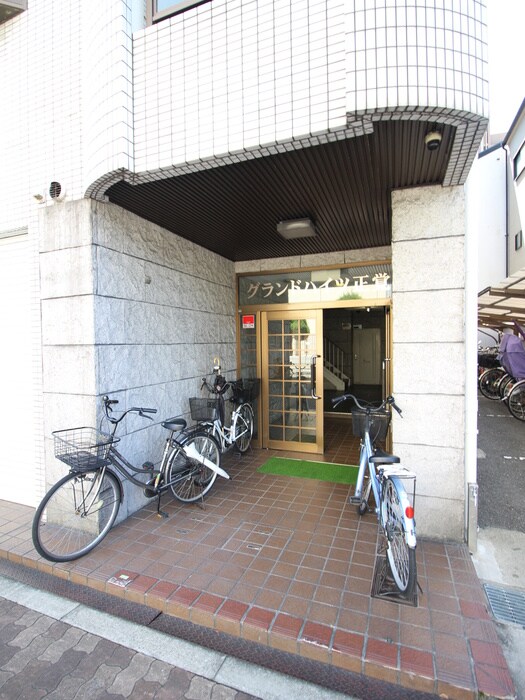 物件外観写真5　(エントランス部分)