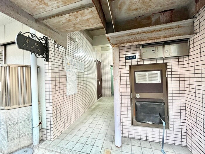 物件外観写真4　(エントランス部分)