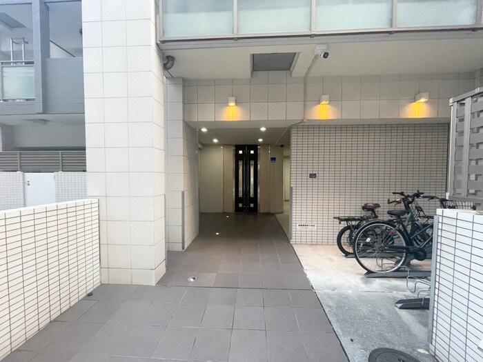 物件外観写真3　(エントランス部分)