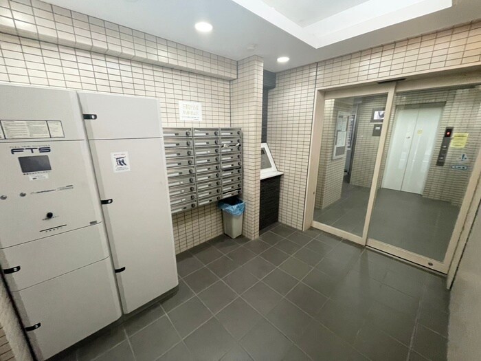 物件外観写真4　(エントランス部分)