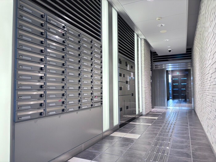 物件外観写真2　(エントランス部分)