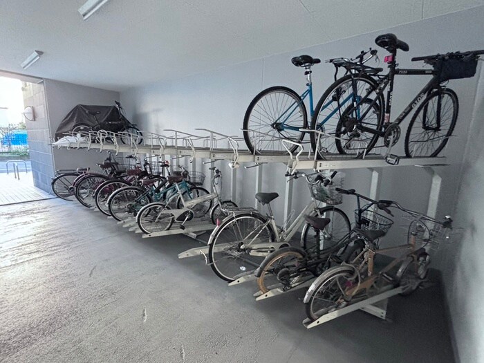 物件外観写真3　(駐輪場)