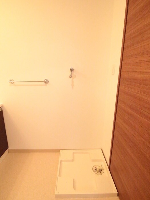 物件内観写真18　(洗濯機置場)