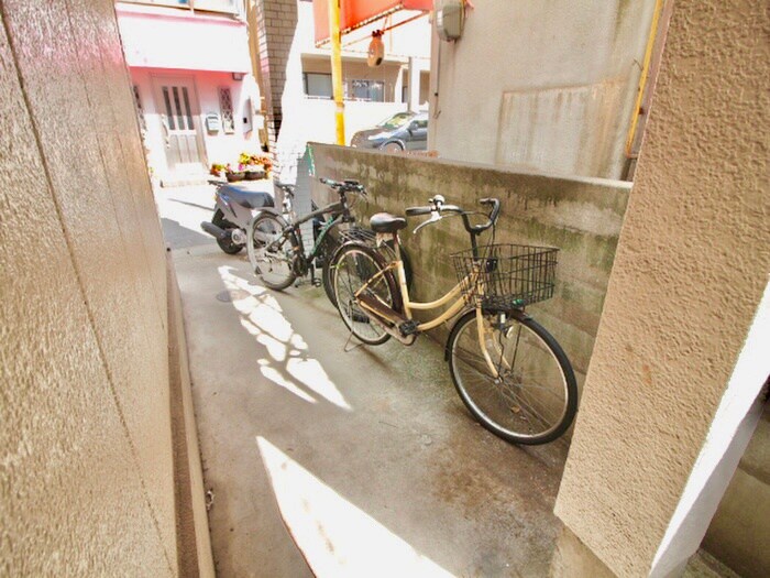 物件外観写真5　(駐輪場)