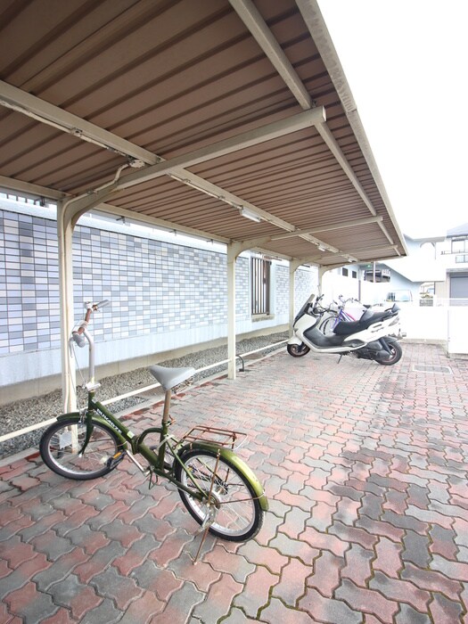 物件外観写真3　(駐輪場)