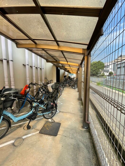 物件外観写真5　(駐輪場)