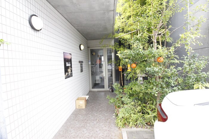物件外観写真3　(エントランス部分)
