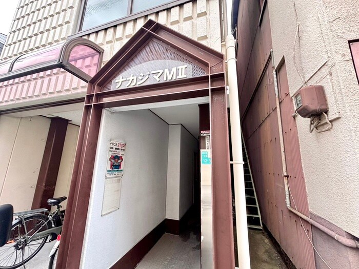 物件外観写真4　(エントランス部分)