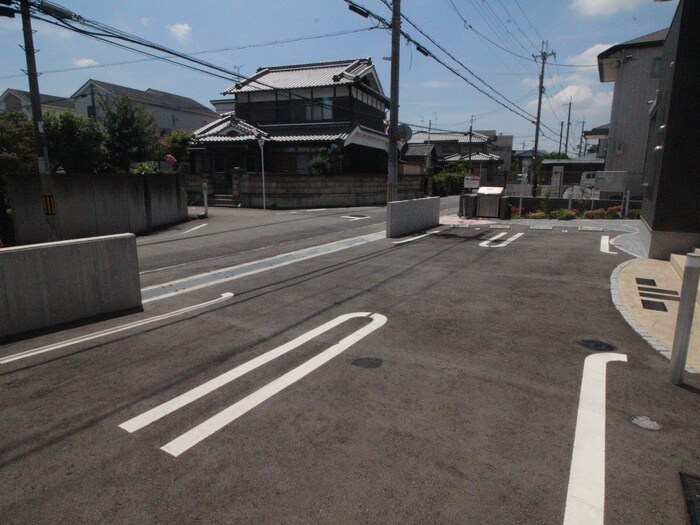 物件外観写真3　(駐車場)