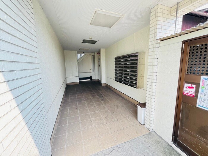 物件外観写真3　(エントランス部分)