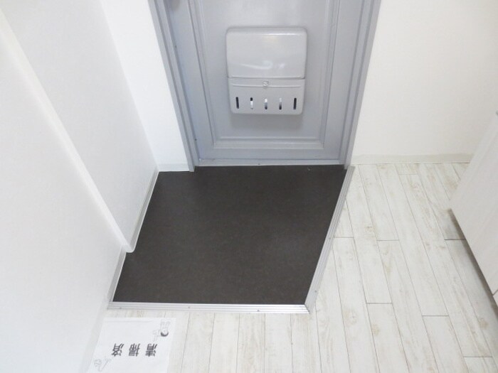物件内観写真12　(玄関)