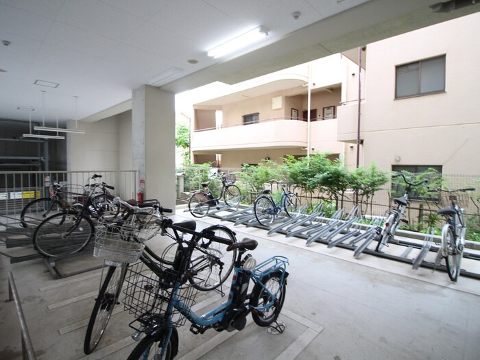 物件外観写真5　(駐輪場)