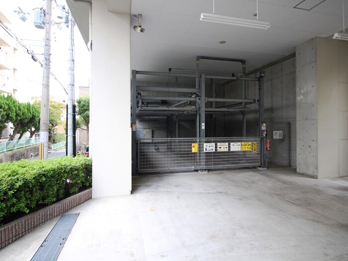 物件外観写真6　(駐車場)