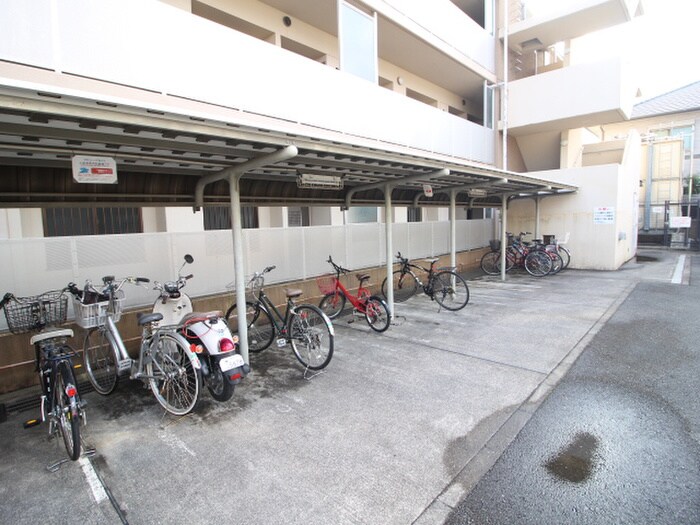 物件外観写真5　(駐輪場)