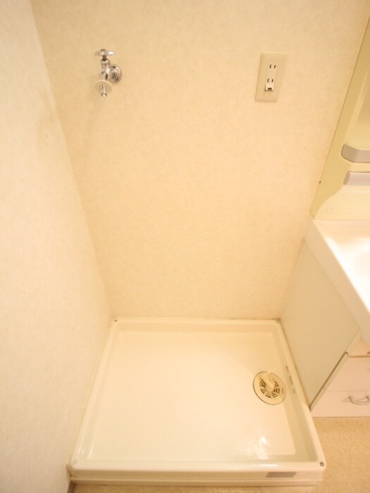 物件内観写真11　(洗濯機置場)