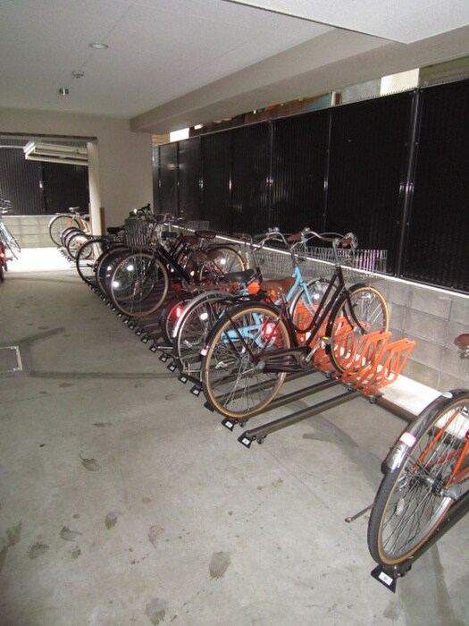 物件外観写真3　(駐輪場)