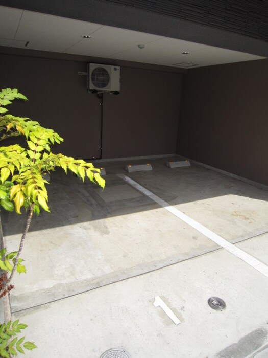 物件外観写真4　(駐車場)