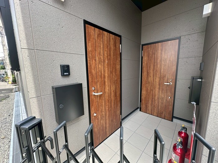 物件外観写真3　(エントランス部分)